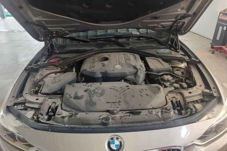Used BMW 3 Series 2018 320Li Fashion Model Engine Bay