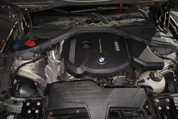 Used BMW 3 Series 2018 318Li Engine Bay