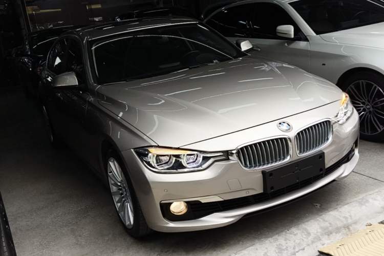Used BMW 3 Series 2018 320Li Fashion Model Front Right 45 Deg