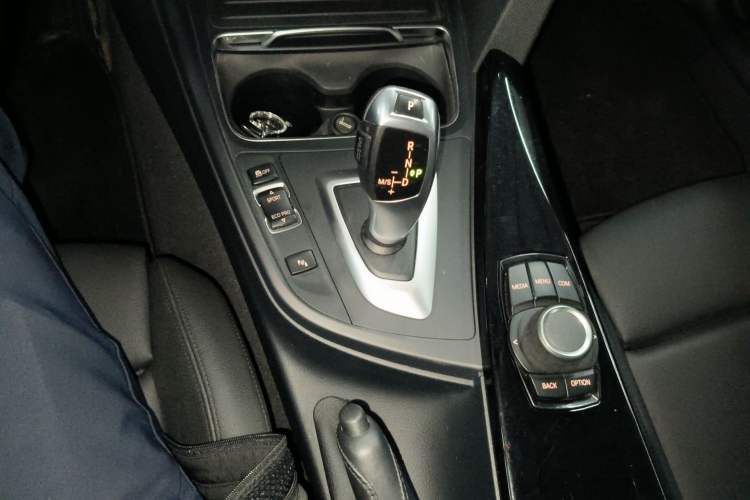 Used BMW 3 Series 2018 320Li Fashion Model Gear Lever