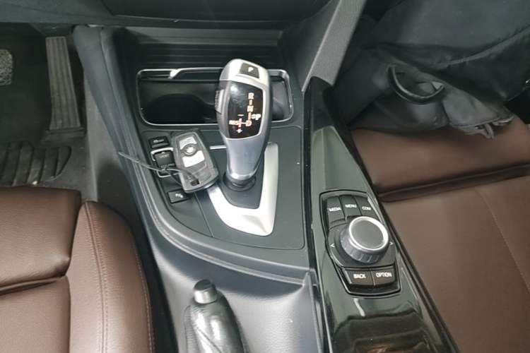 Used BMW 3 Series 2018 320Li Fashion Model Gear Lever