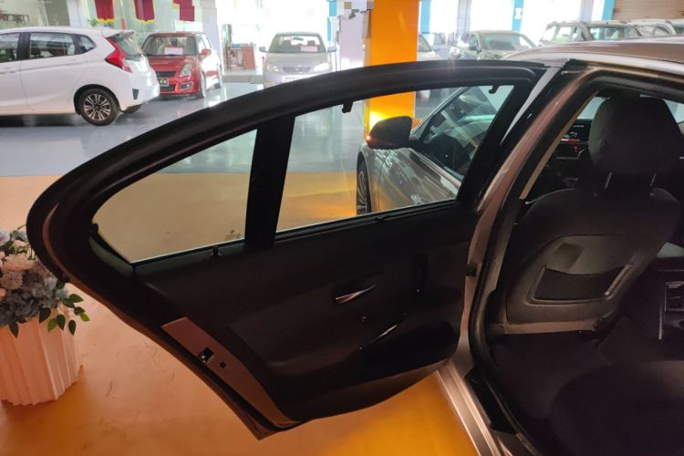 Used BMW 3 Series 2018 320Li Fashion Model Interior 7