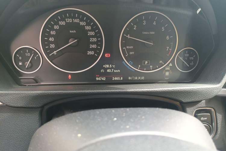 Used BMW 3 Series 2018 320Li Fashion Model Odometer Close Up
