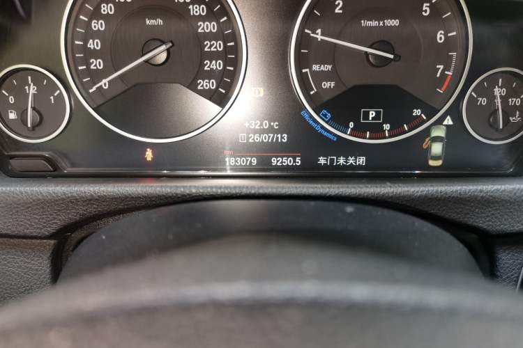 Used BMW 3 Series 2018 320Li Fashion Model Odometer Close Up