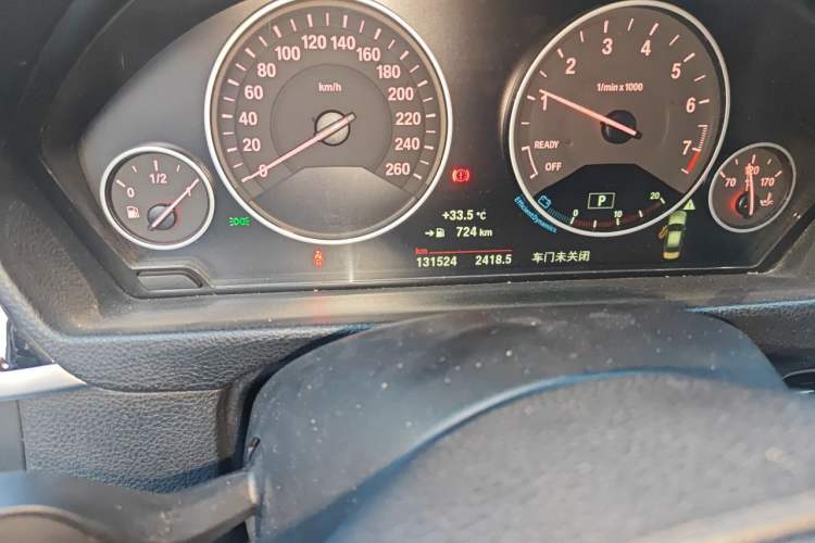 Used BMW 3 Series 2018 320Li Fashion Model Odometer Close Up