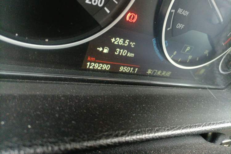 Used BMW 3 Series 2018 320Li Fashion Model Odometer Close Up