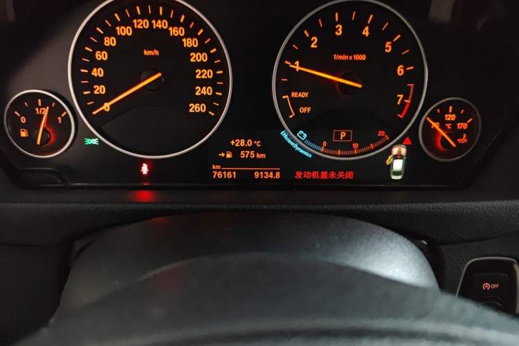 Used BMW 3 Series 2018 320Li Fashion Model Odometer Close Up