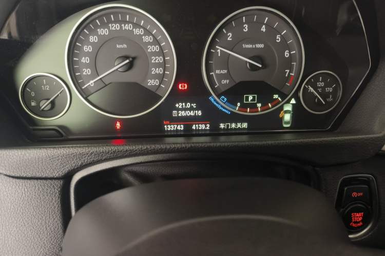 Used BMW 3 Series 2018 320Li Fashion Model Odometer Close Up