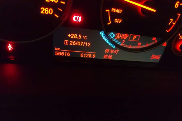 Used BMW 3 Series 2018 320Li xDrive Fashion Model Odometer Close Up