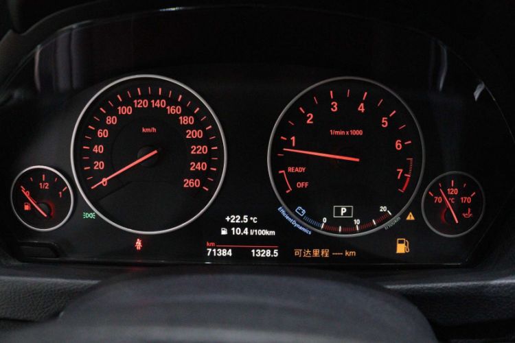 Used BMW 3 Series 2018 320Li Fashion Model Odometer Close Up