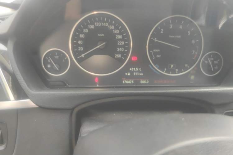 Used BMW 3 Series 2018 320Li Fashion Model Odometer Close Up