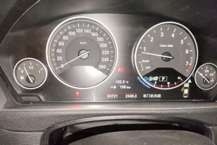 Used BMW 3 Series 2018 320Li Fashion Model Odometer Close Up