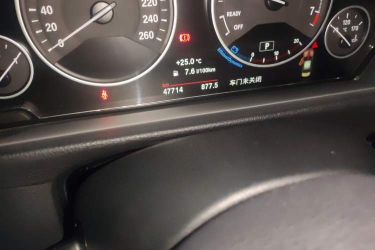 Used BMW 3 Series 2018 320Li Fashion Model Odometer Close Up