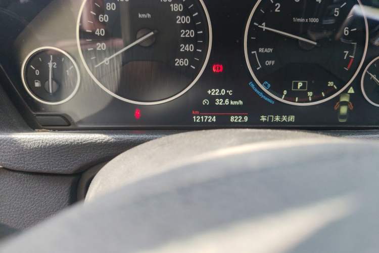 Used BMW 3 Series 2018 320Li Fashion Model Odometer Close Up