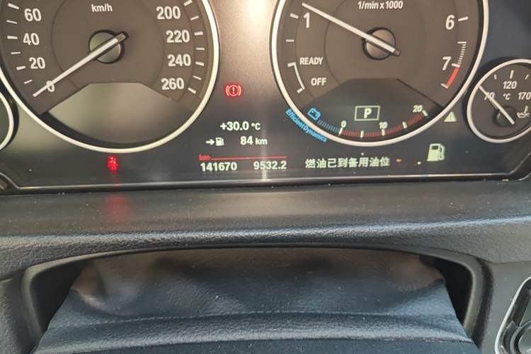 Used BMW 3 Series 2018 320Li Fashion Model Odometer Close Up