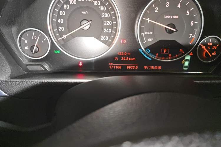 Used BMW 3 Series 2018 318Li Odometer Close Up