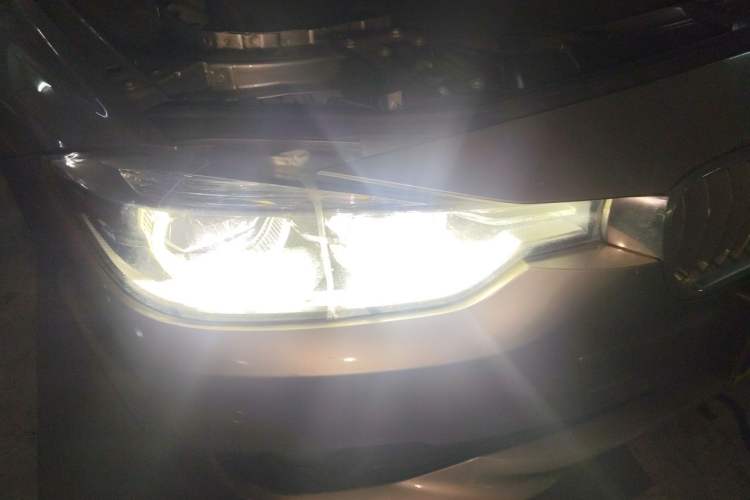 Used BMW 3 Series 2018 320Li Fashion Model Right Front Headlight