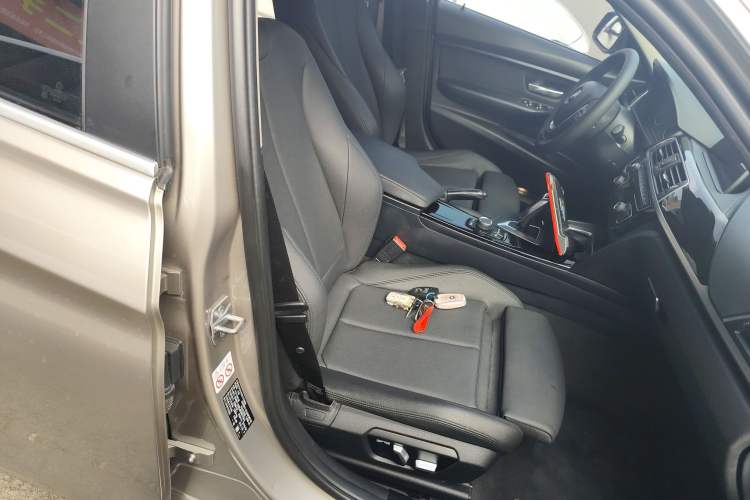 Used BMW 3 Series 2018 318Li Right Front Seat