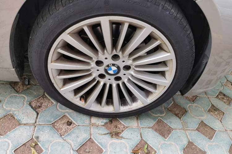 Used BMW 3 Series 2018 320Li Fashion Model Right Front Wheel Hub