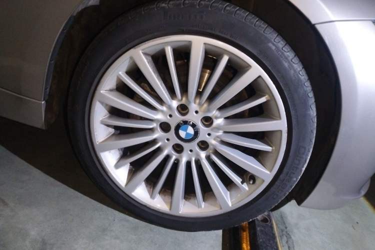 Used BMW 3 Series 2018 320Li xDrive Fashion Model Right Front Wheel Hub