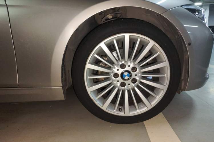 Used BMW 3 Series 2018 320Li xDrive Fashion Model Right Front Wheel Hub