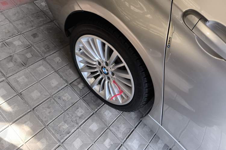 Used BMW 3 Series 2018 320Li Fashion Model Right Rear Wheel Hub