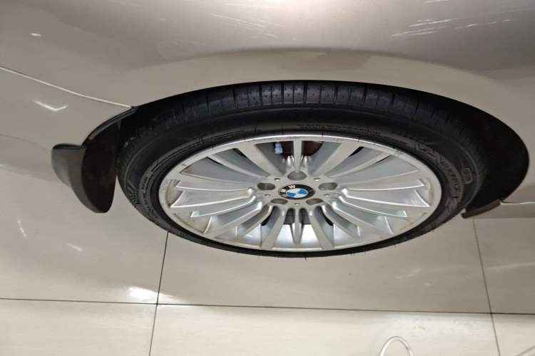 Used BMW 3 Series 2018 320Li Fashion Model Right Rear Wheel Hub