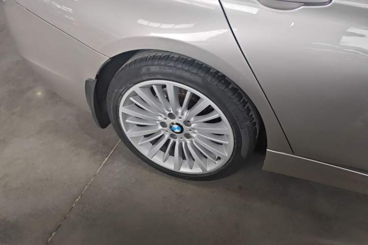 Used BMW 3 Series 2018 320Li Fashion Model Right Rear Wheel Hub