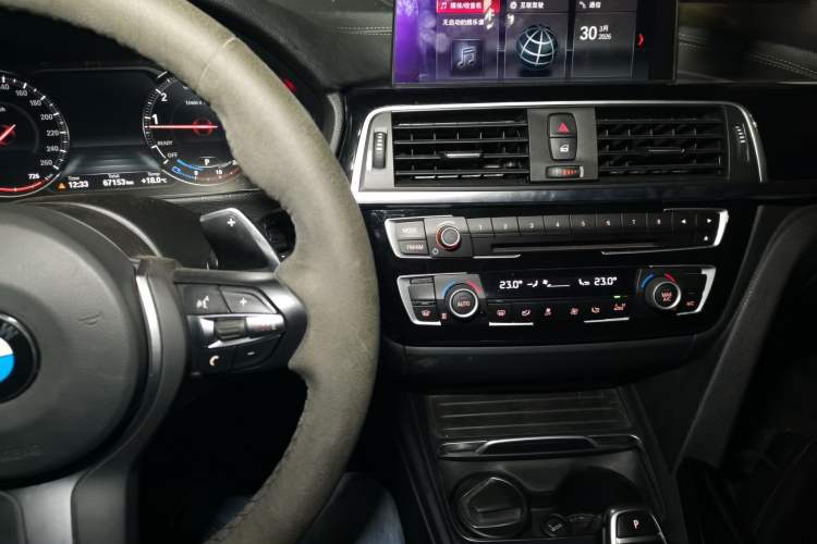 Used BMW 3 Series 2018 320Li Leading Model M Sport Package Audio And AC Panel