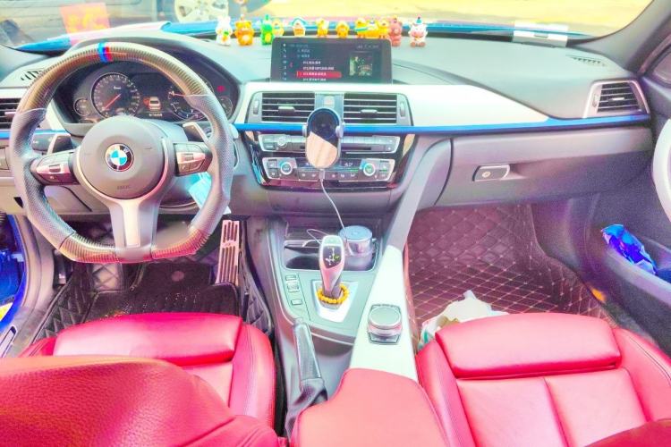 Used BMW 3 Series 2018 330i M Sport Night Edition Center Console