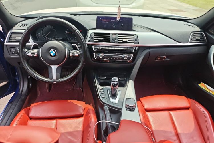 Used BMW 3 Series 2018 330i M Sport Night Edition Center Console