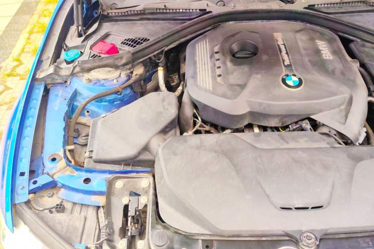 Used BMW 3 Series 2018 330i M Sport Night Edition Engine Bay Right