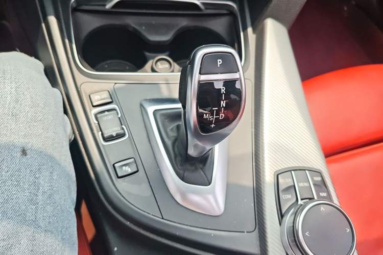 Used BMW 3 Series 2018 330i M Sport Night Edition Gear Lever