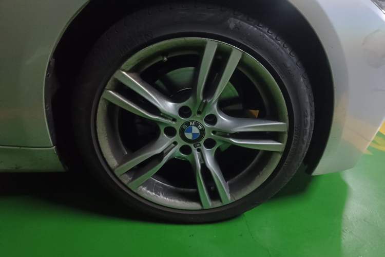 Used BMW 3 Series 2018 320Li Leading Model M Sport Package Right Front Wheel Hub
