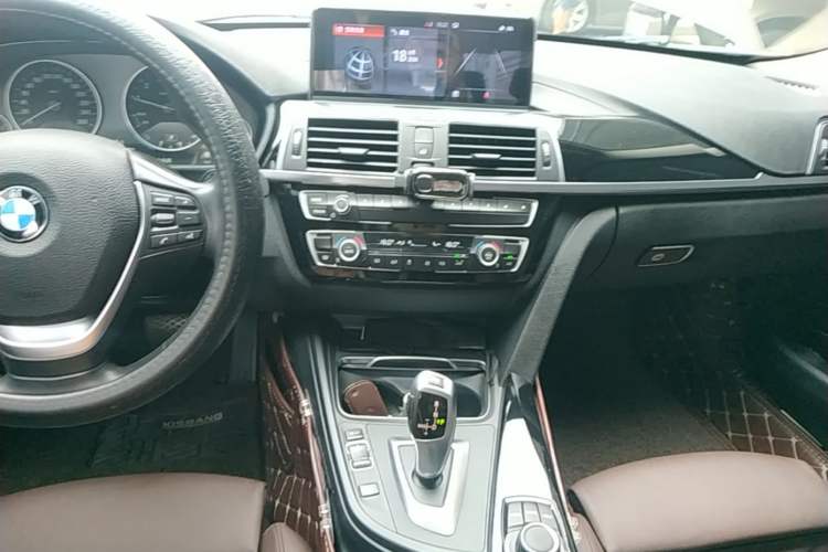 Used BMW 3 Series 2018 320Li Fashion Model Audio And AC Panel