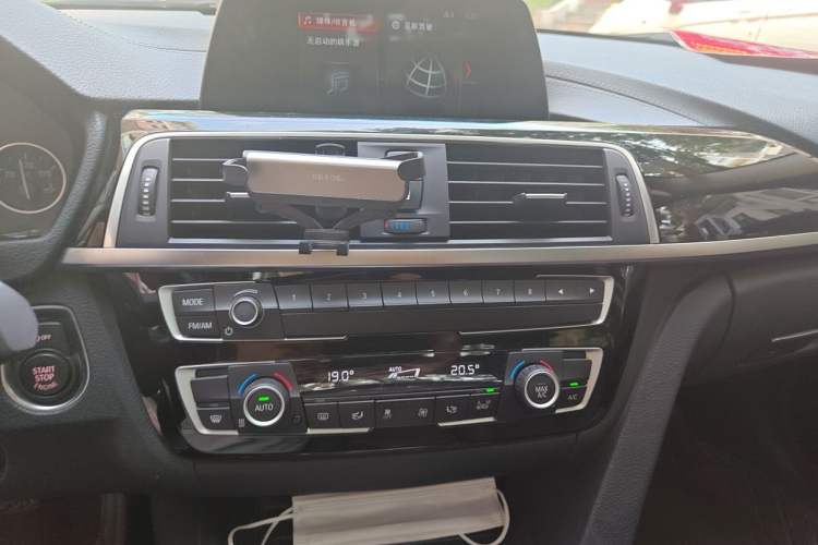 Used BMW 3 Series 2018 320Li Fashion Model Audio And AC Panel