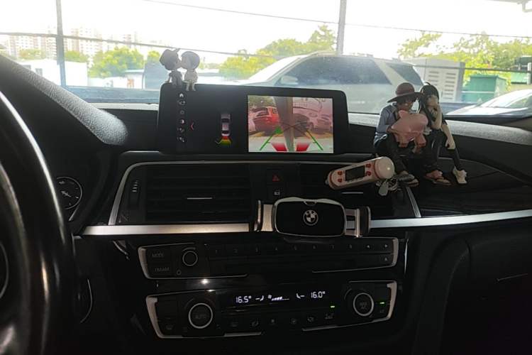 Used BMW 3 Series 2018 320Li Leading Model M Sport Package Audio And AC Panel