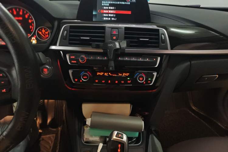Used BMW 3 Series 2018 320Li Fashion Model Audio And AC Panel