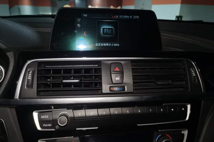 Used BMW 3 Series 2018 318Li Audio And AC Panel