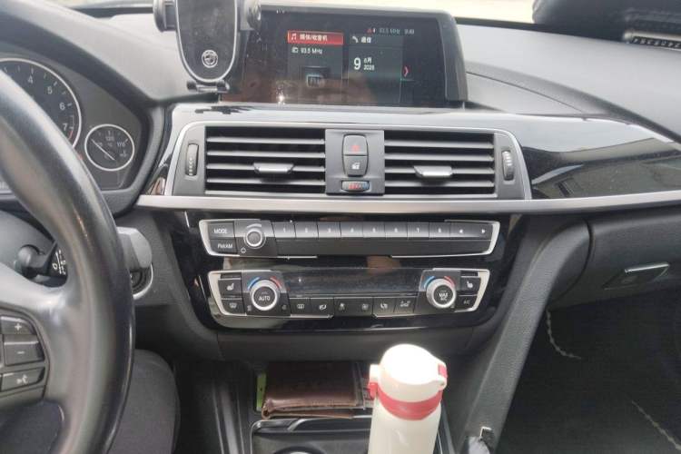 Used BMW 3 Series 2018 320Li xDrive Fashion Model Audio And AC Panel