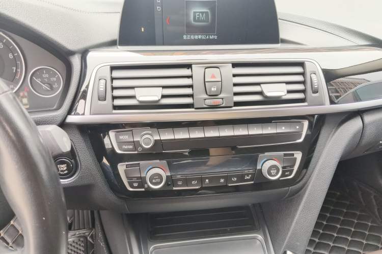 Used BMW 3 Series 2018 318Li Audio And AC Panel