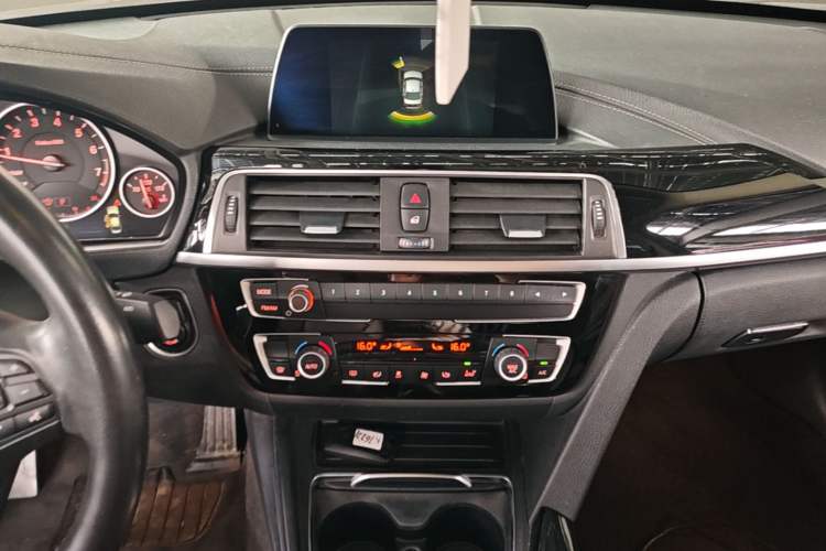 Used BMW 3 Series 2018 320Li Fashion Model Audio And AC Panel