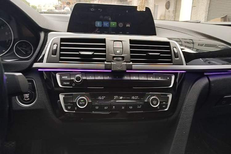 Used BMW 3 Series 2018 320Li Fashion Model Audio And AC Panel