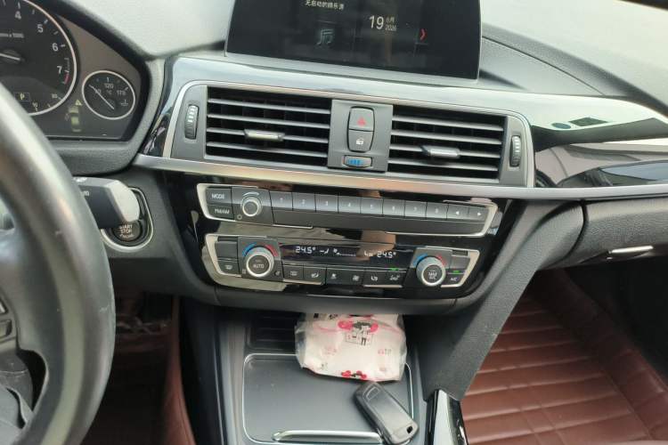 Used BMW 3 Series 2018 320Li Fashion Model Audio And AC Panel