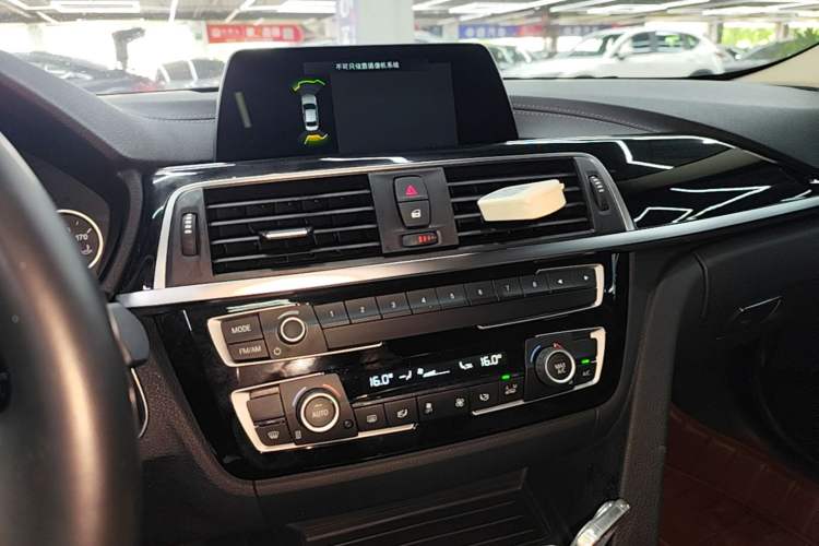 Used BMW 3 Series 2018 320Li Fashion Model Audio And AC Panel