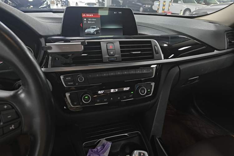 Used BMW 3 Series 2018 320Li Fashion Model Audio And AC Panel
