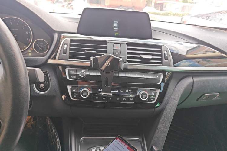 Used BMW 3 Series 2018 320Li Fashion Model Audio And AC Panel