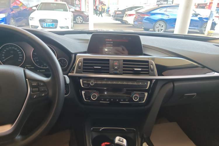 Used BMW 3 Series 2018 320Li Fashion Model Audio And AC Panel