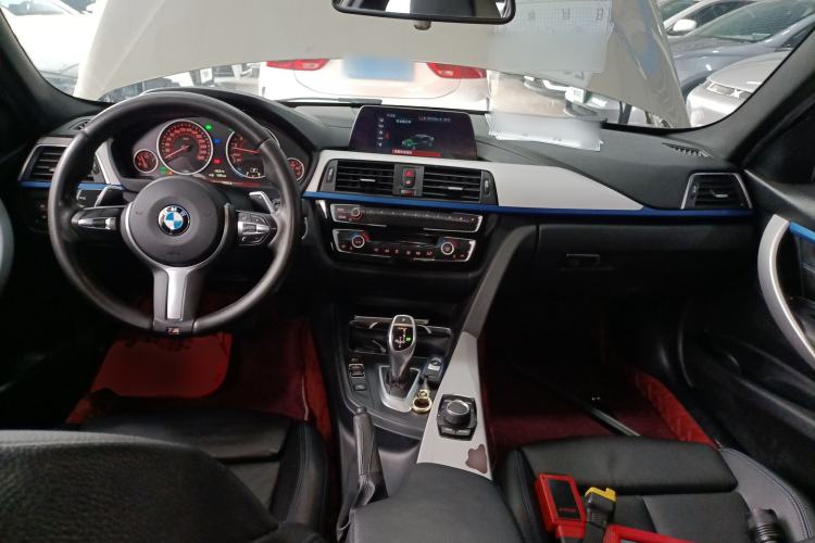 Used BMW 3 Series 2018 320i M Sport Package Center Console