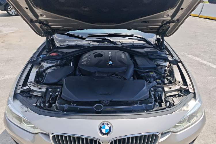 Used BMW 3 Series 2018 320Li Fashion Model Engine Bay